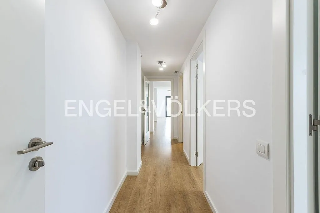 Esik - Duplex Attic with Terraces in Cornellà