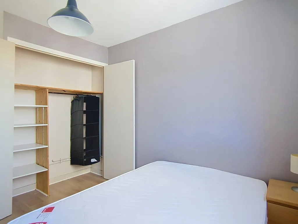 Chambres - Appartement 3 Pièces avec Balcon au Grand Charran, Valence