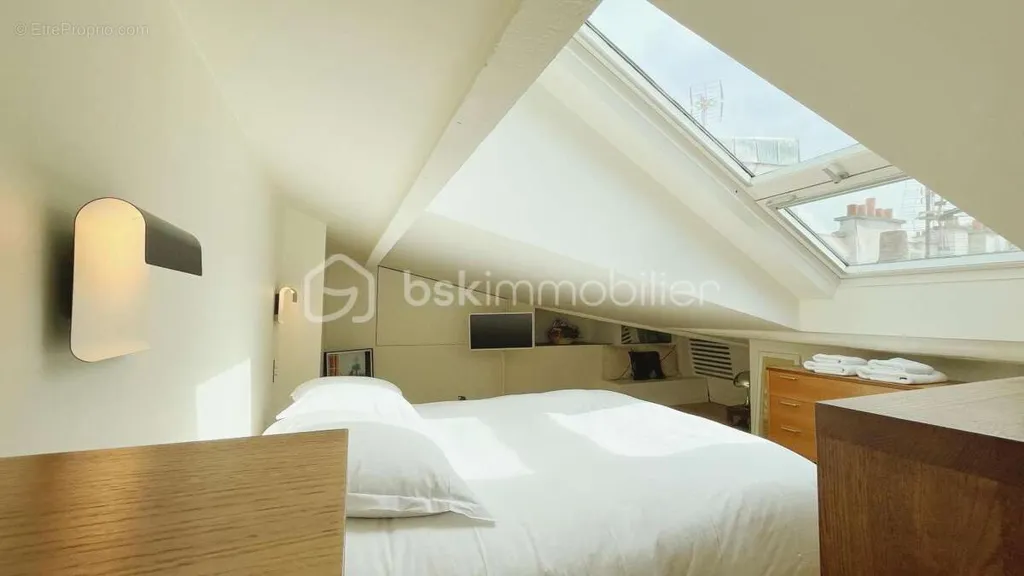 Bedrooms - Loft with High Ceilings in Northern Marais