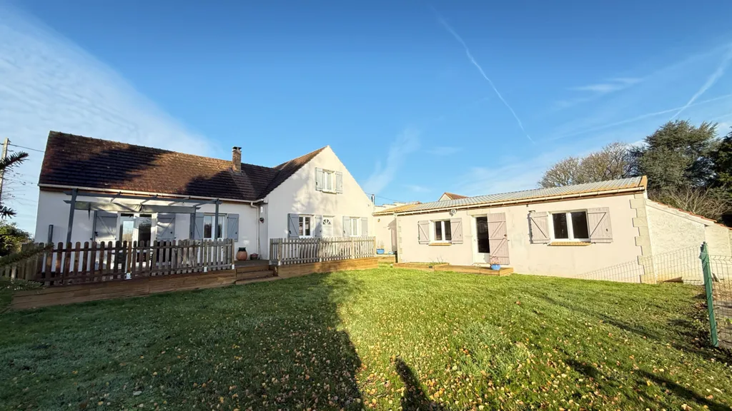 Aed - House with Pool near Noailles