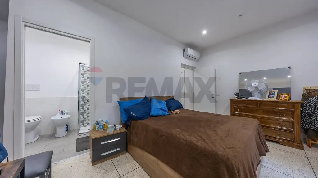 Magamistoad - Ristruttured Flat with Ascender in Appio Latino, Rome