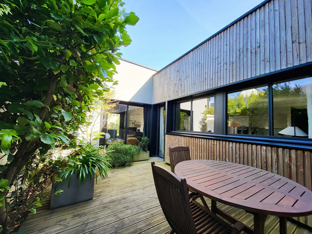 Terrasse - Maison Moderne avec Jardin au Centre-Ville