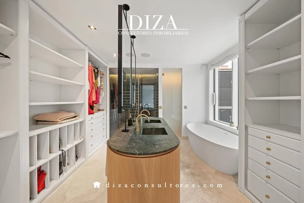 Salles de bain - Luxury Penthouse with Pool in Madrid