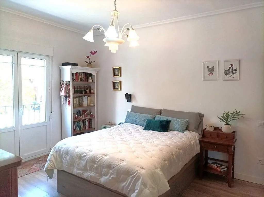 Magamistoad - 2-Bedroom Flat with Balcony in Barreda