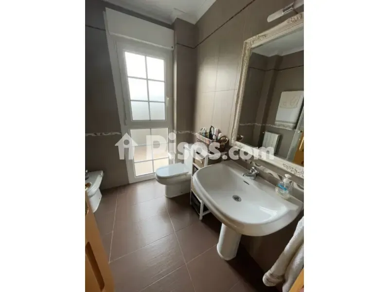 Bathrooms - Chalet with Large Garden in Barcena de Cicero