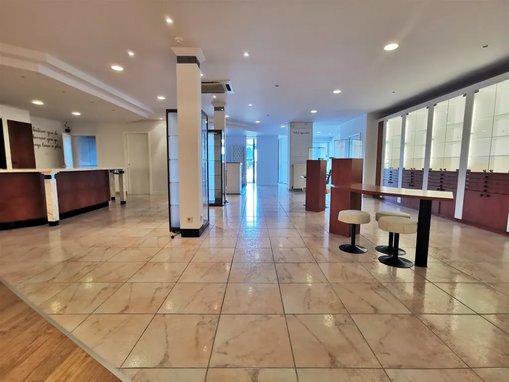 Toad - Commercial Property with Office and Warehouse in Herent