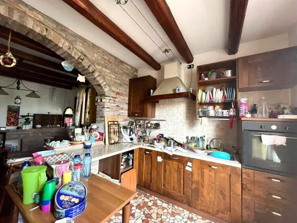Köök - Villa with Extensive Garden in Porto Viro