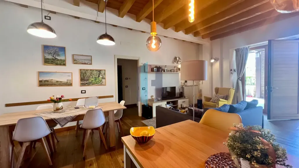 Salle à manger - Trilocale with Wellness Area in Buffalora, Brescia