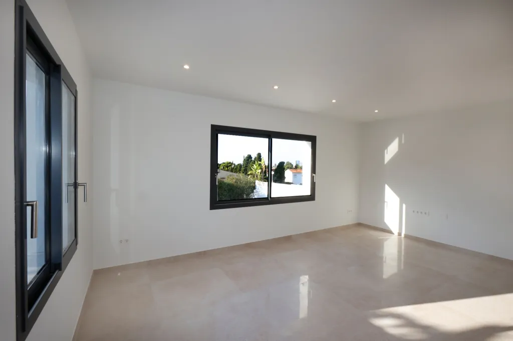 Toad - Contemporary Chalet with Solar Installation in Calpe