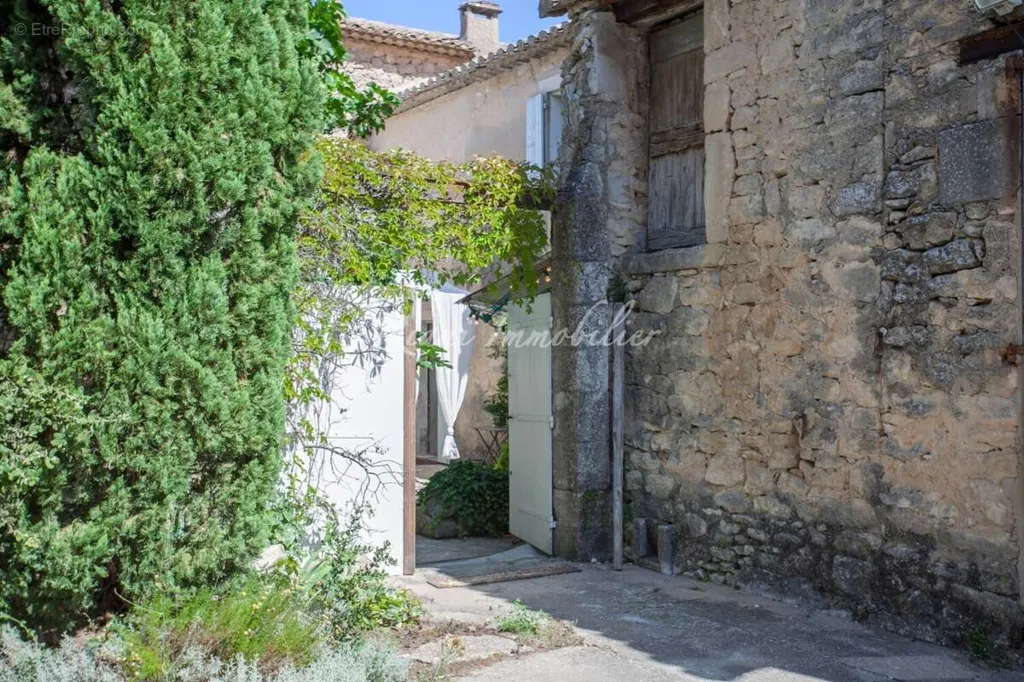 Giardino - Atypical Stone House with Pool in Menerbes