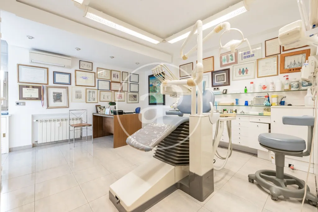 Office - 3-Bedroom Apartment near Retiro Park, Madrid