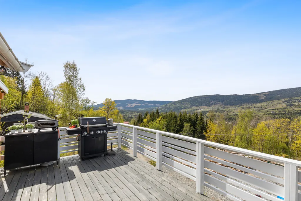 Terrace - Charming Cottage with Ski Access in Hurdal