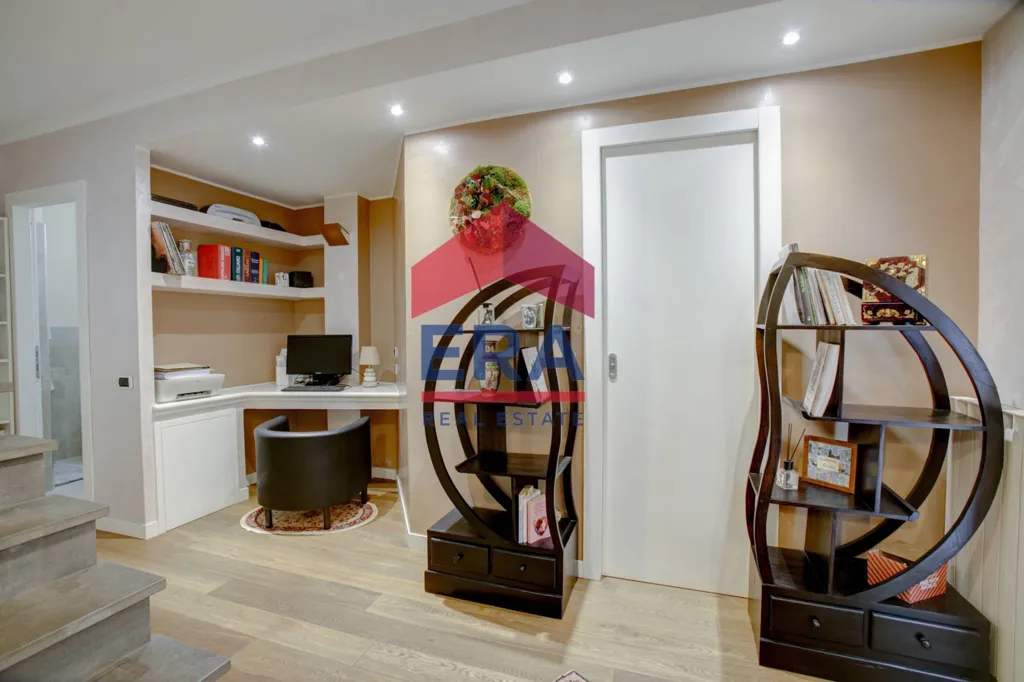 Kabinet - Villa with Garden in Infernetto, Rome