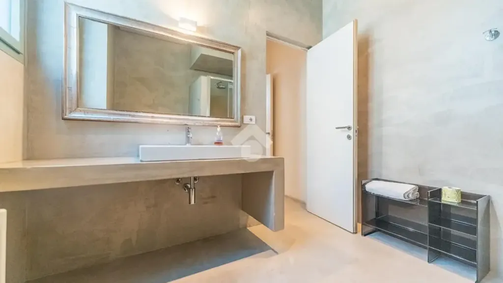 Salles de bain - Charm Loft with Streetfront Windows in Milan