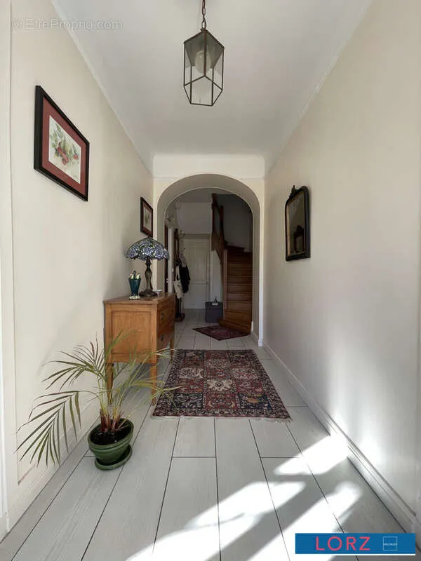 Entrée - Maison Familiale avec Piscine à Bourges