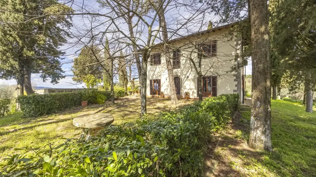 Jardin - Tuscan Cascina with Olive Grove in Pelago