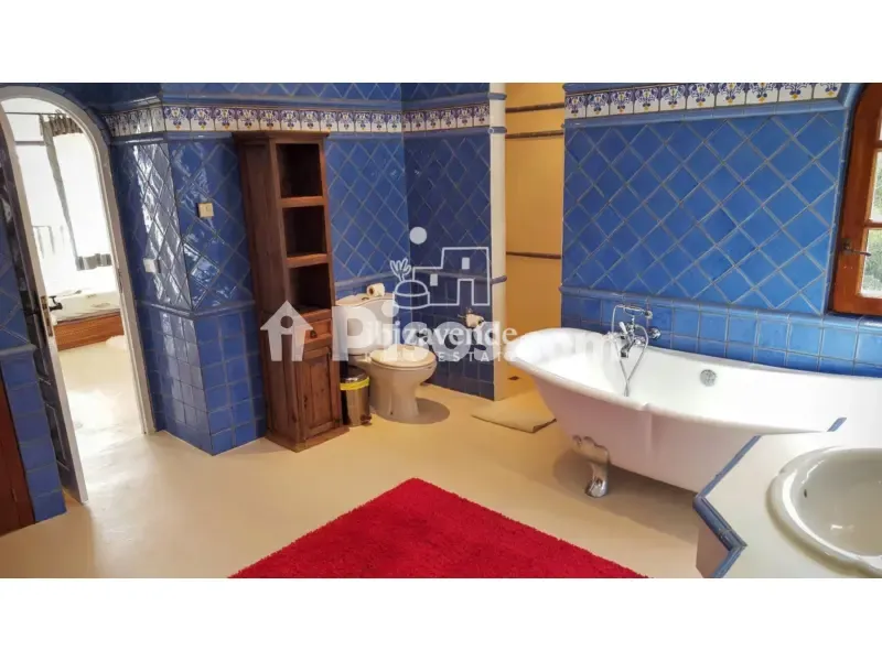 Bathrooms - Villa with Sea Views in Cap Martinet