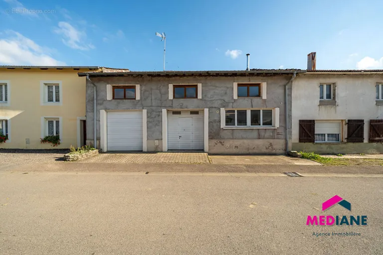 Village House with Terrace in Calm Quarter
