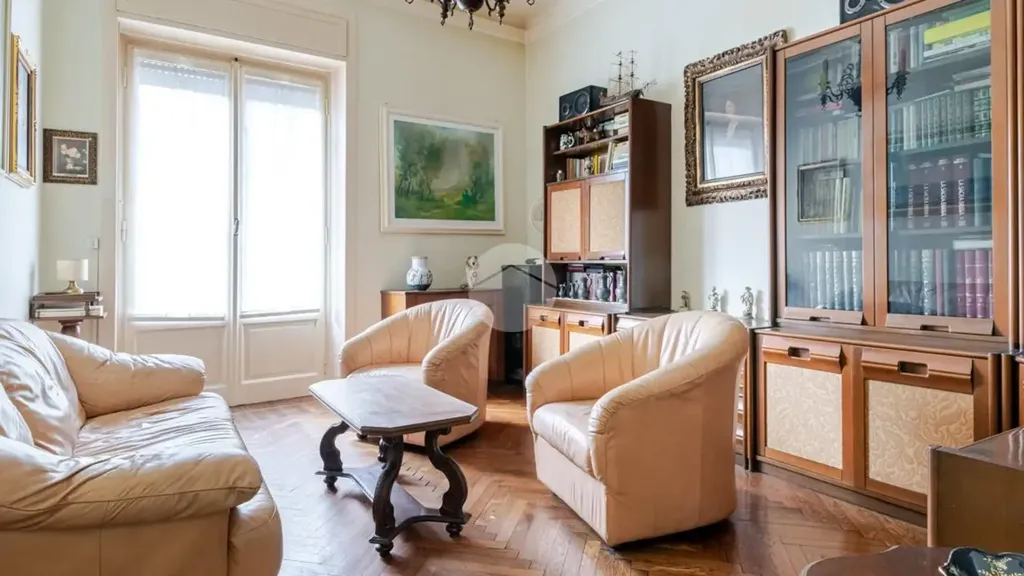Elutuba - Duplex with Balcony in Milan
