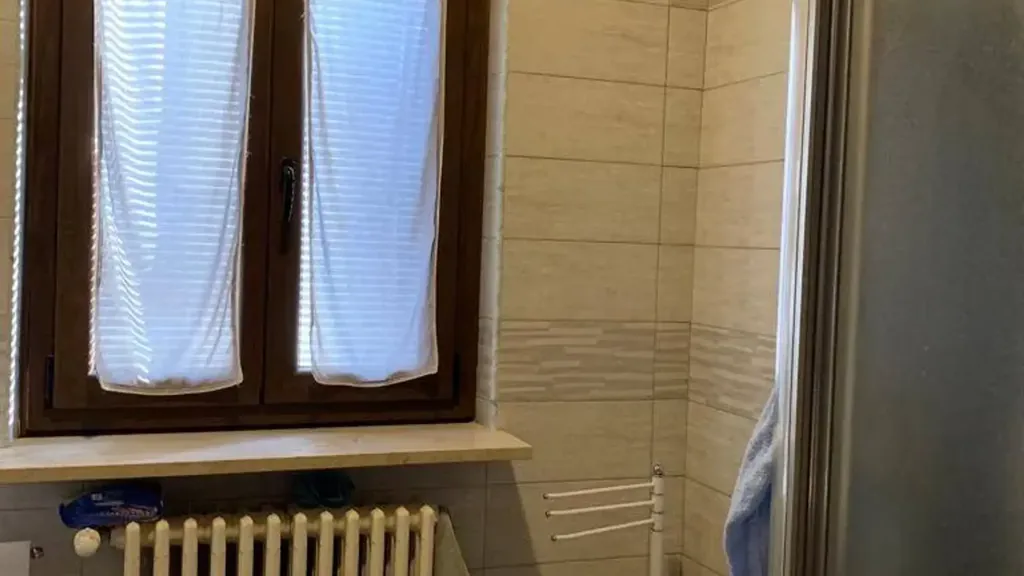 Bathrooms - Villa with Garden near Vigevano
