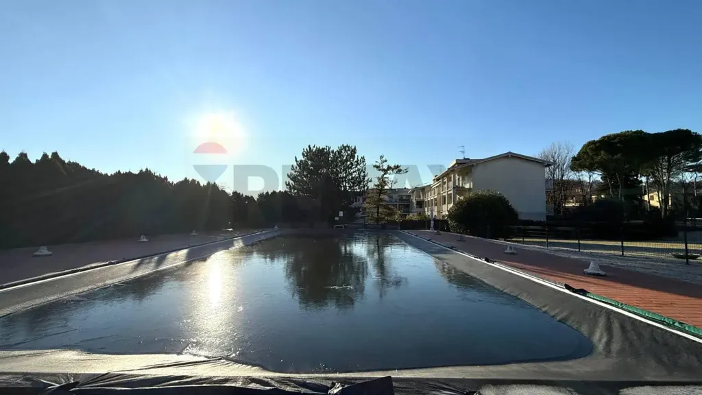 Piscine - Rustic Lakefront Apartment in Padenghe Sul Garda