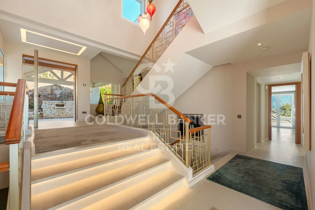 Toad - Contemporary Mediterranean Villa with Panoramic Views in Benahavís