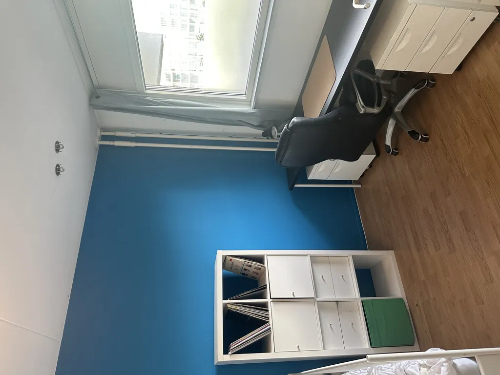 Bureau - Flat Room with Metro Access in Central Location