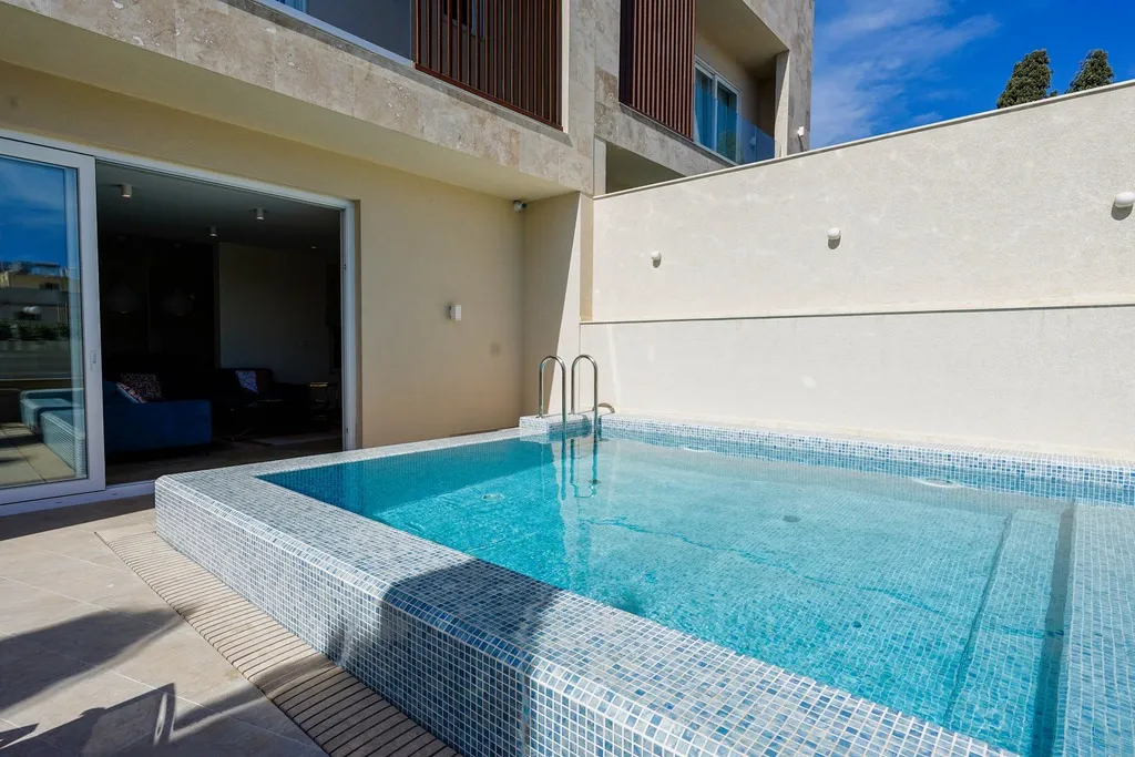 Piscine - Maison 4 chambres à Ibragg