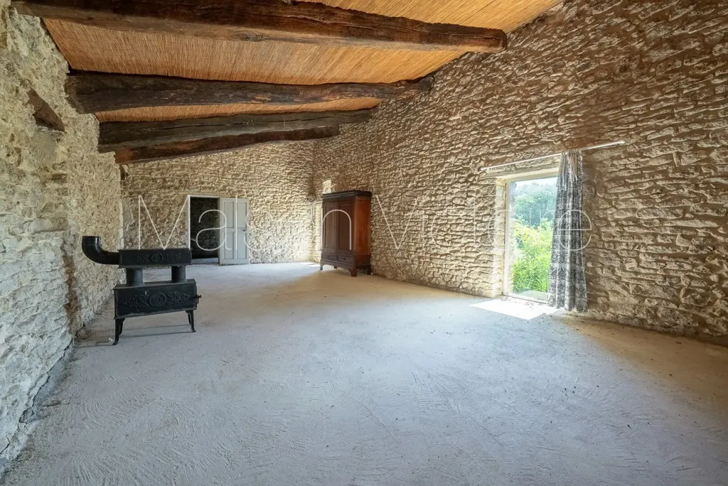 Pièces - Ferme en pierre avec dépendances près de Gordes