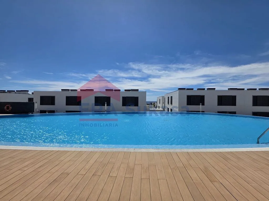 Piscine - Penthouse with Sea View in Avenida Resistiré