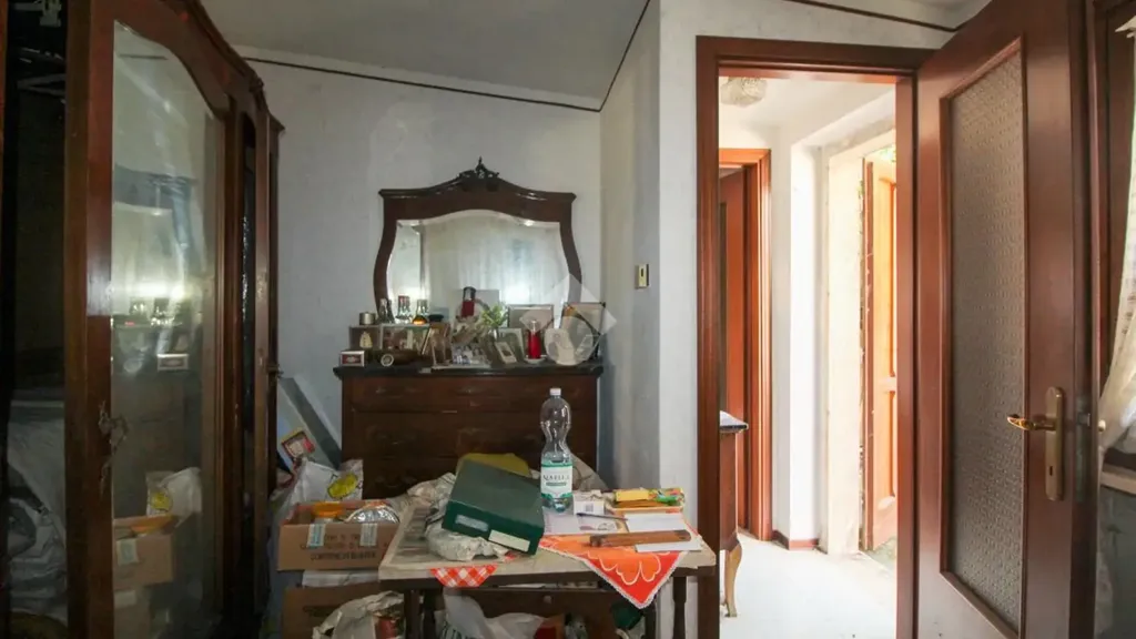 Esik - Rustic Property with Courtyard in Ghedi