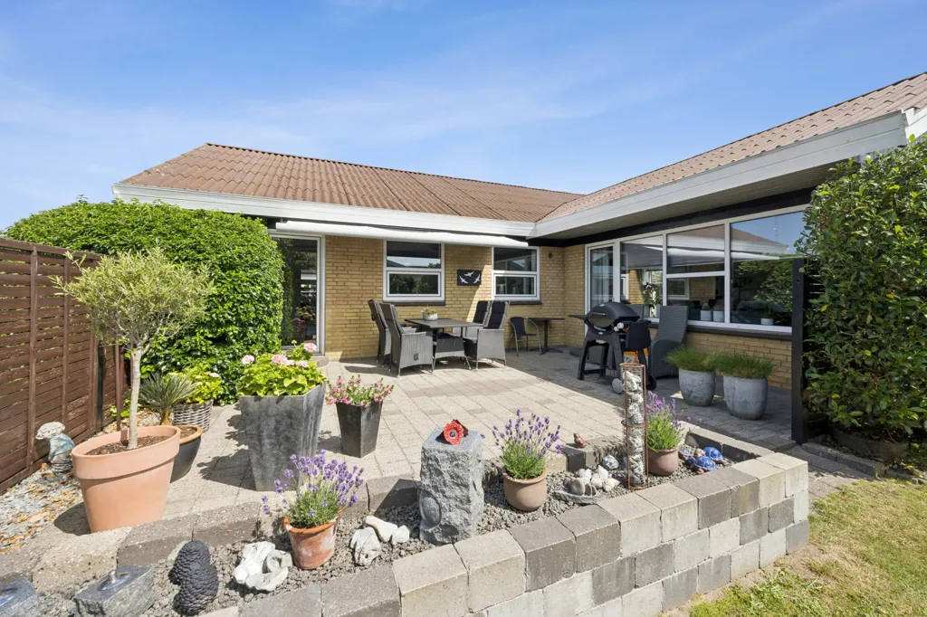 Terrace - Functional Villa with South-West Terrace in Åbyen