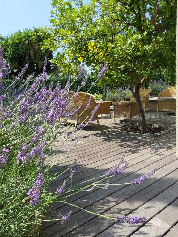 Aed - Luxury Flat with Barbeque in Antibes