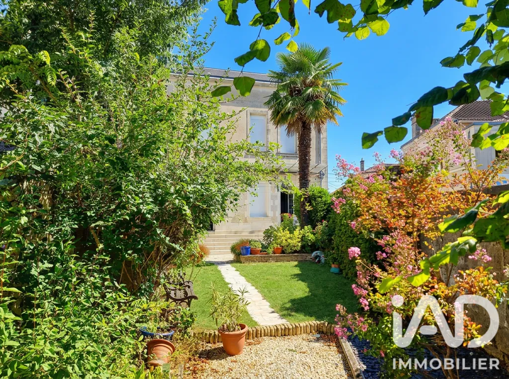 Giardino - Charming Townhouse with Art Deco Features in Cognac