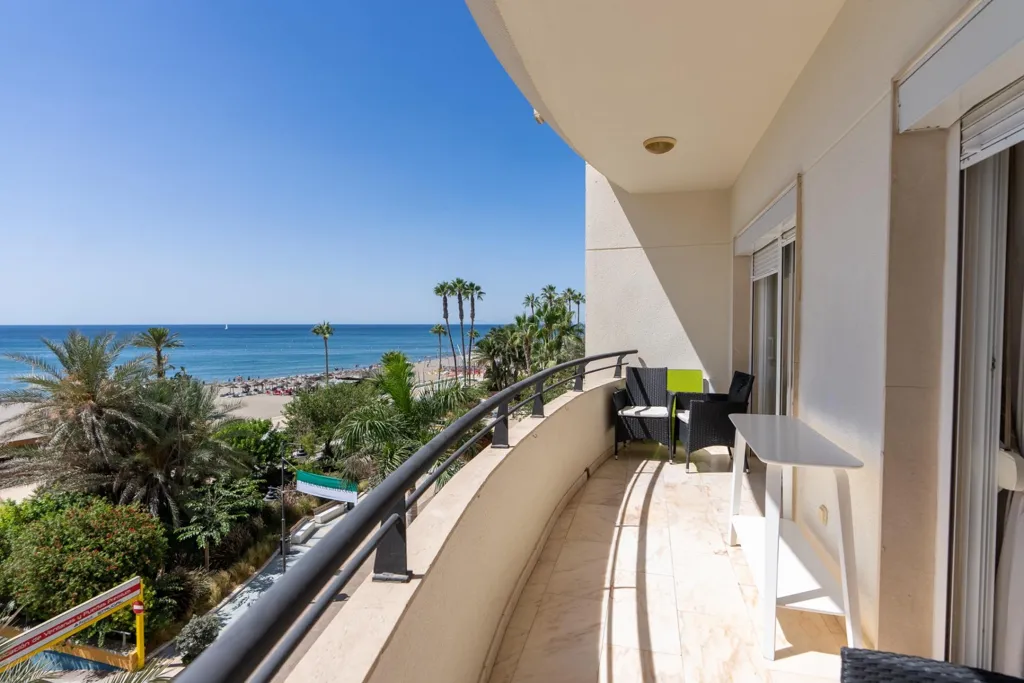 Balcon - Apartment with Sea Views on Estepona Promenade