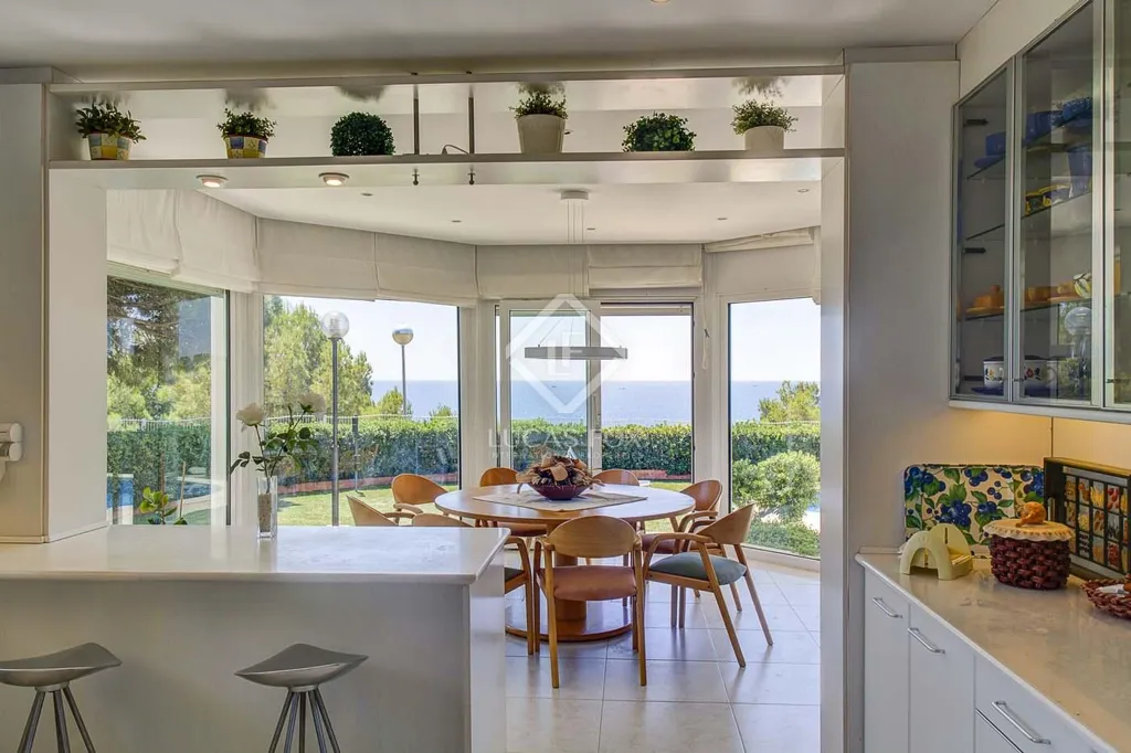 Köök - House with Sea View and Pool in Torredembarra