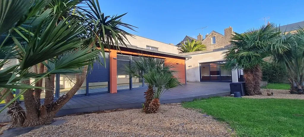 Aed - Architectural House with Pool in Pont L'Abbé