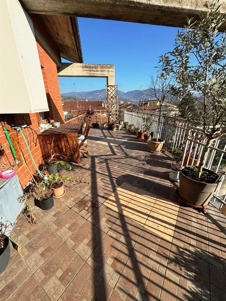 Terrass - Apartment with Panoramic Terrace in Castelraimondo