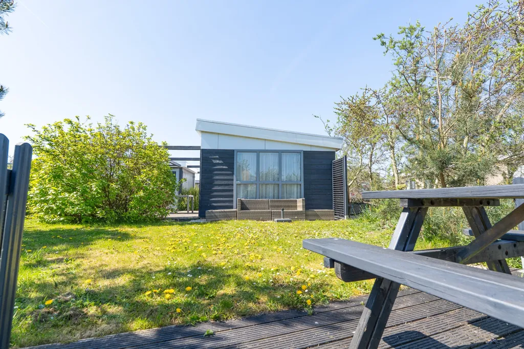 Aed - Chalet with Waterfront Access in Hellevoetsluis