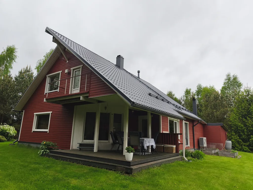 5-toaline maja asukohas Tori vald