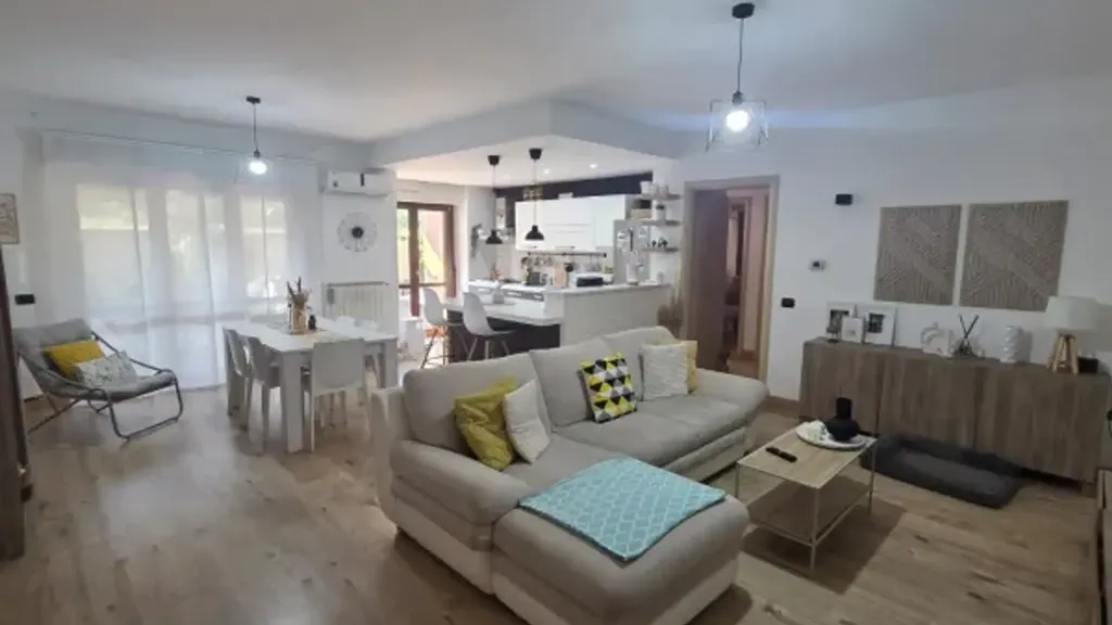 Soggiorno - Ample Trilocale with Garden in Ceccano