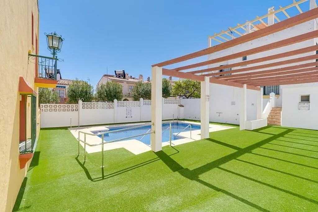 Piscine - Corner Semi-detached with Pool in Las Lagunas