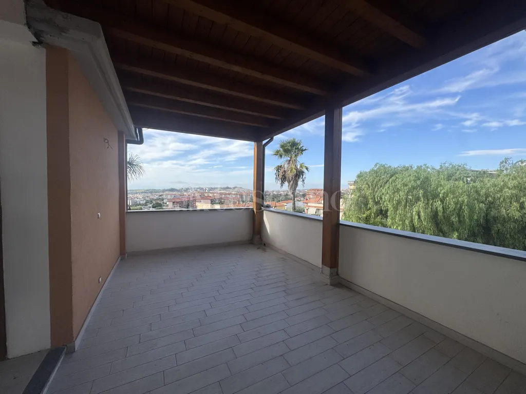 Terrasse - Retrofitted Villa with Solar Panels in Catania