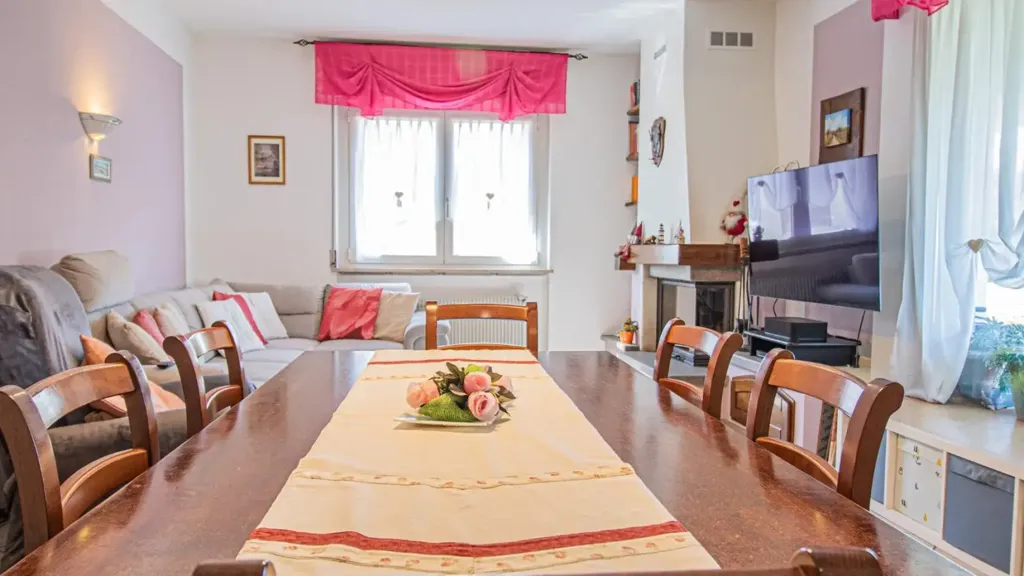 Söögituba - Villa with Garden in Gonars