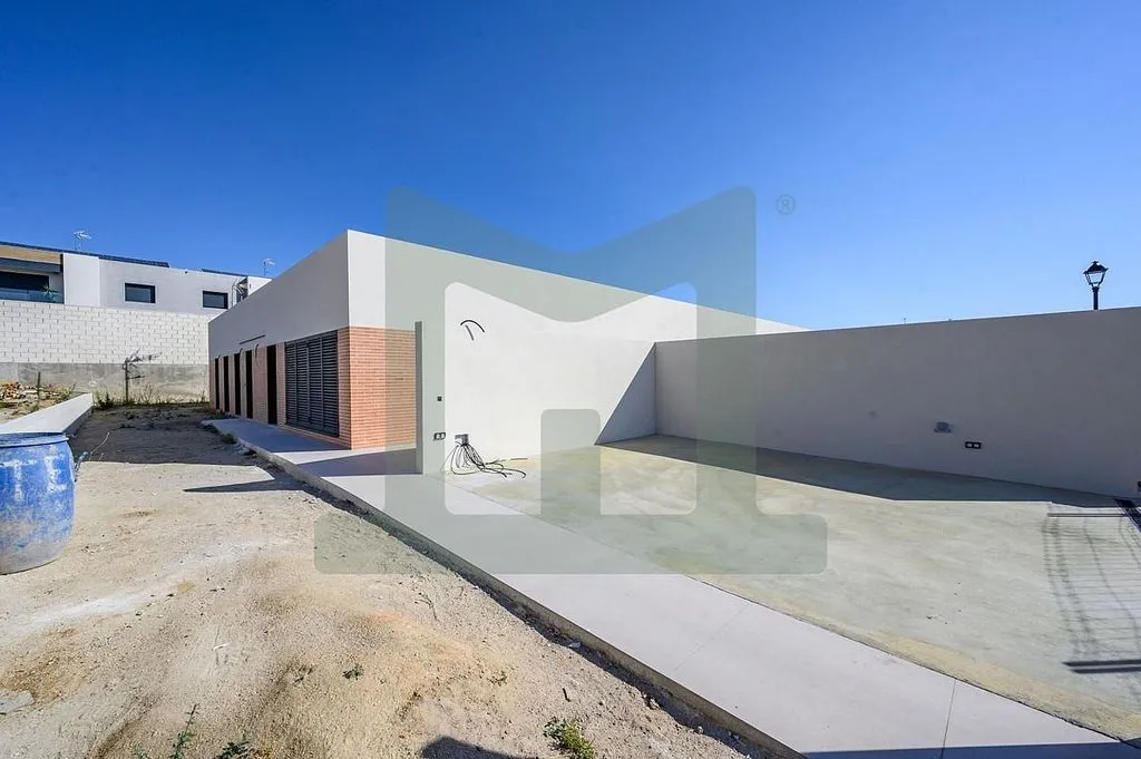 Aed - Modern Detached House with Pool in Griñón