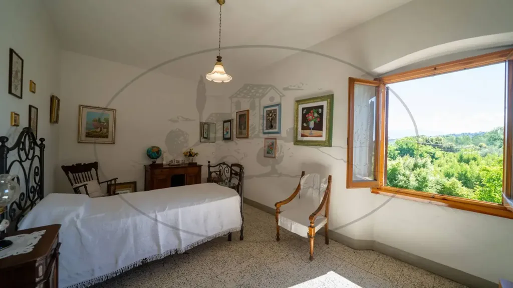 Magamistoad - Rustic Farmhouse with Multiple Uses in Figline Valdarno
