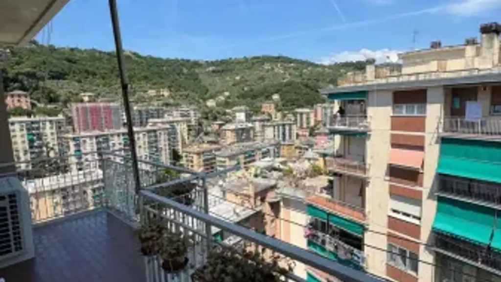 Balcon - Rearranged Apartment with Balcony in Genoa