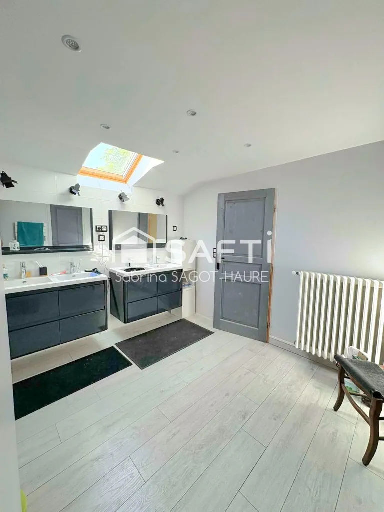 Bathrooms - Country House with Garden in Chouday