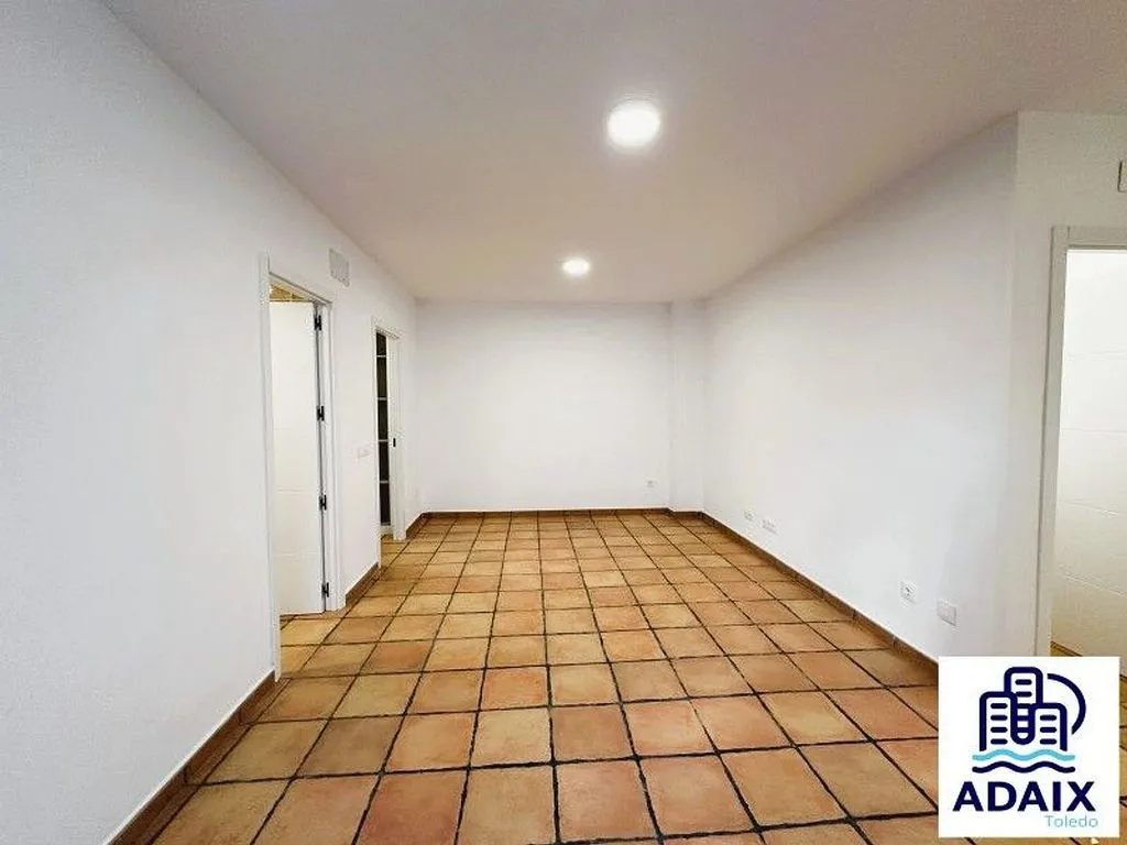 Esik - Modern Flat with Balcony in Santa Olalla