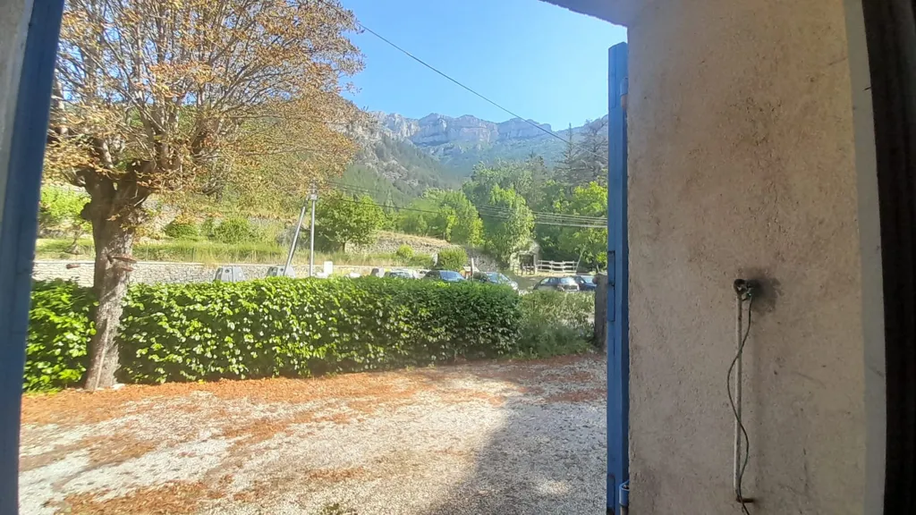 Rõdu - Garden-Level Flat with Panoramic View in Châtillon-en-Diois